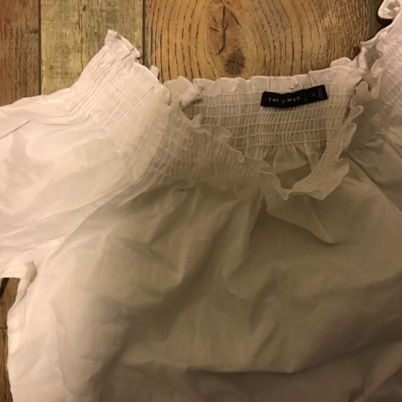 The Limited brand, white off the shoulder blouse , cotton and well fitting - Picture 6 of 7